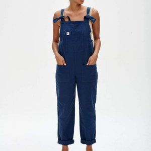 NWT Lucy & Yak Navy Organic Cotton Atlas Twill Dungarees. inseam 31”, hips 25”